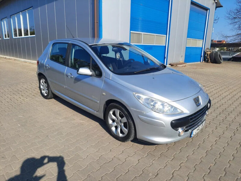 1.6 benzyna 109 KM klimatyzacja ważne opłaty