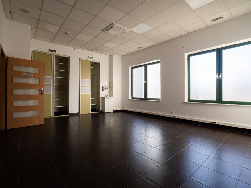 Lokal - 4 pomieszczenia. Parking. Klimatyzacja. Lublin, Konstantynów
