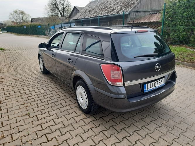 Ładny stan 1.6 benzyna klimatyzacja ważne opłaty