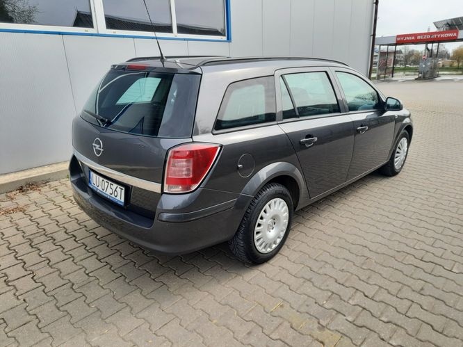 Ładny stan 1.6 benzyna klimatyzacja ważne opłaty