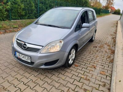 Ładny stan po lifcie benzyna 7 osobowy ważne opłaty