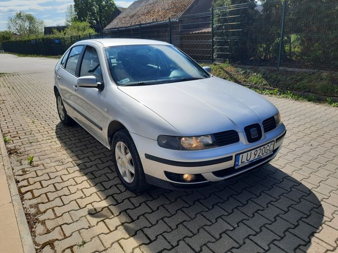 Ładny stan 1.6 benzyna klimatyzacja ważne opłaty