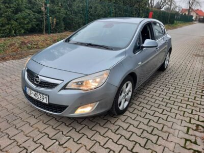 Ładny stan 1.6 benzyna.5 drzwi ważne opłaty