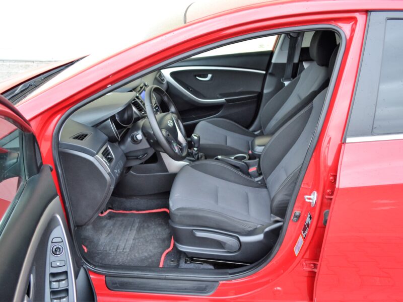 Hyundai i30 1.6CRDi 110KM**Klimatyzacja**Bluetooth**AUX/USB**DRL