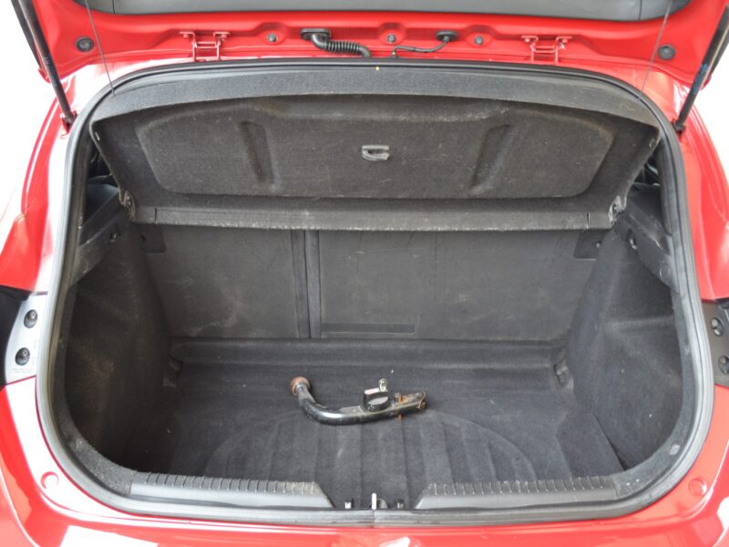 Hyundai i30 1.6CRDi 110KM**Klimatyzacja**Bluetooth**AUX/USB**DRL