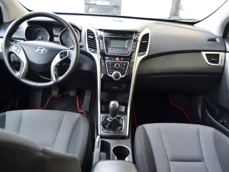 Hyundai i30 1.6CRDi 110KM**Klimatyzacja**Bluetooth**AUX/USB**DRL