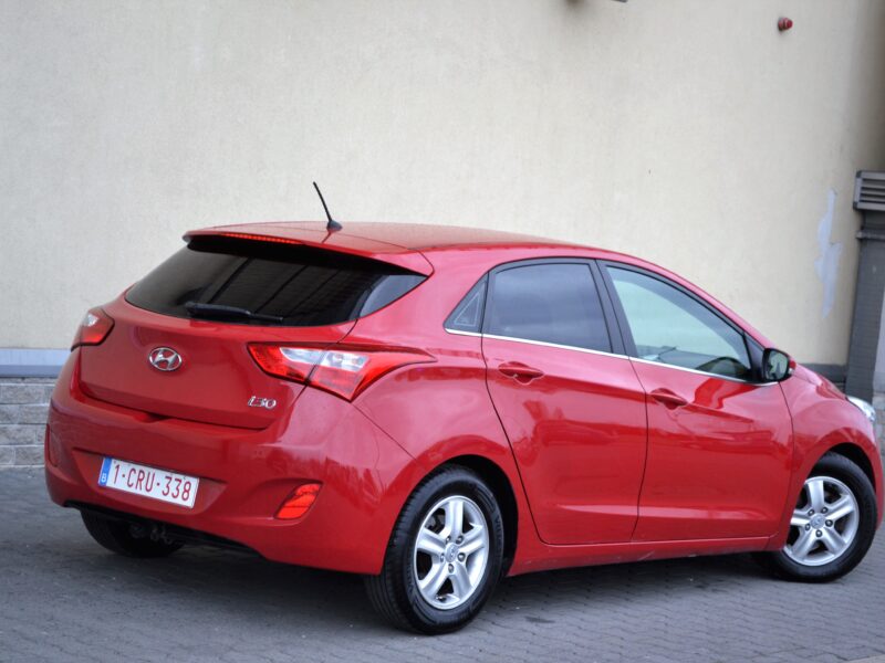 Hyundai i30 1.6CRDi 110KM**Klimatyzacja**Bluetooth**AUX/USB**DRL