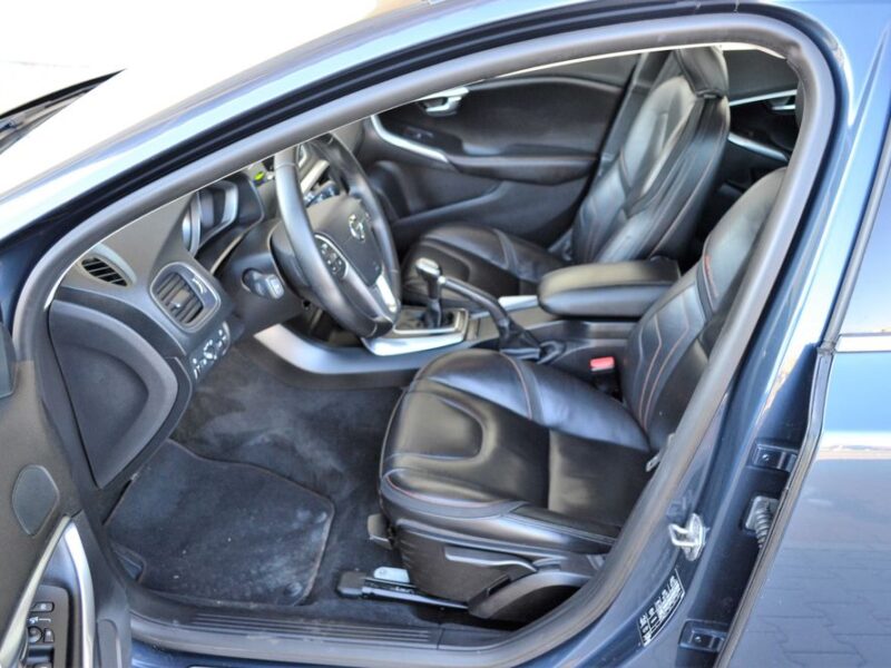 Volvo V40 2.0 D2 120KM**Ocean Race**Navi**Skóra**Virtual Cockpit