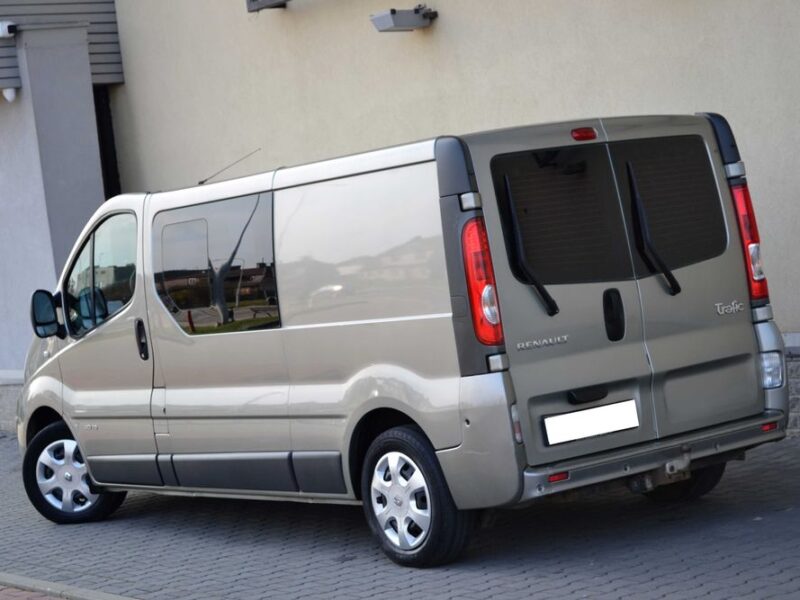 Renault Trafic 2.0dCi 115KM**Brygadówka**6-osobowy**Czujniki park.
