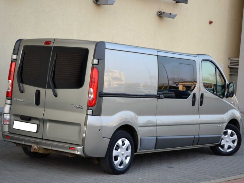 Renault Trafic 2.0dCi 115KM**Brygadówka**6-osobowy**Czujniki park.