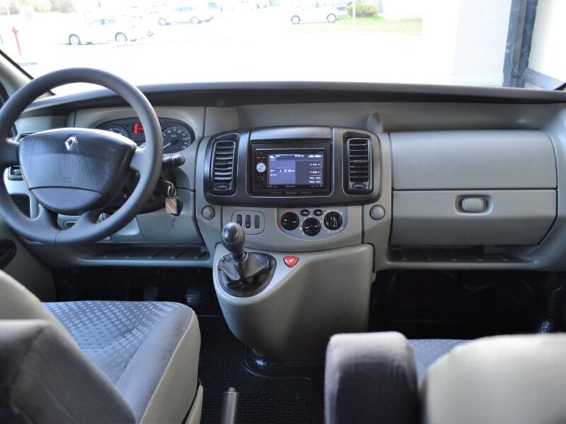 Renault Trafic 2.0dCi 115KM**Brygadówka**6-osobowy**Czujniki park.
