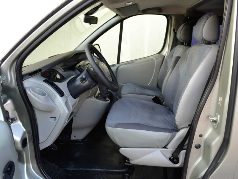 Renault Trafic 2.0dCi 115KM**Brygadówka**6-osobowy**Czujniki park.