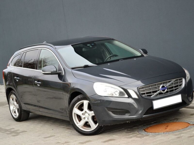 Volvo V60 1.6d 115KM**Skóra**Navi**Tempomat**Bluetooth**AUX/USB