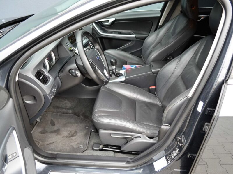 Volvo V60 1.6d 115KM**Skóra**Navi**Tempomat**Bluetooth**AUX/USB