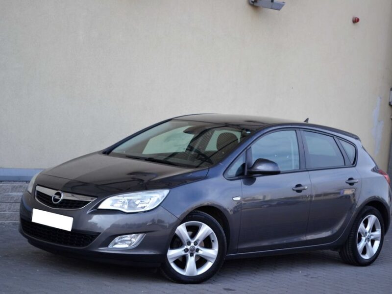 Opel Astra J 1.6 115KM**Navi**Klimatyzacja**Czujniki parkowania
