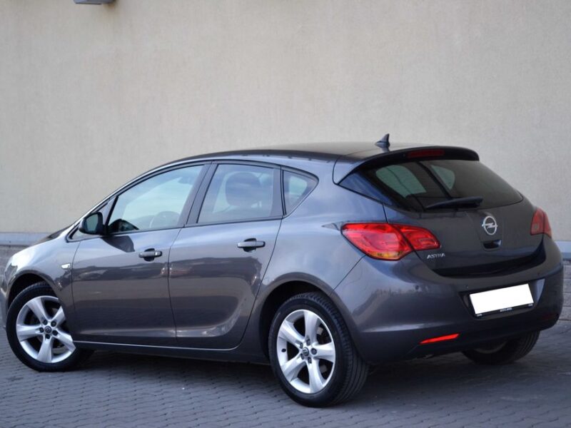 Opel Astra J 1.6 115KM**Navi**Klimatyzacja**Czujniki parkowania