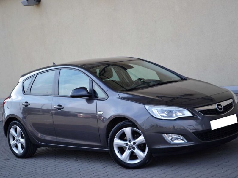 Opel Astra J 1.6 115KM**Navi**Klimatyzacja**Czujniki parkowania