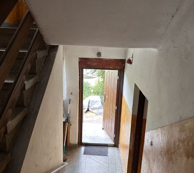 Płouszowice - dom =2 mieszkania z garażem