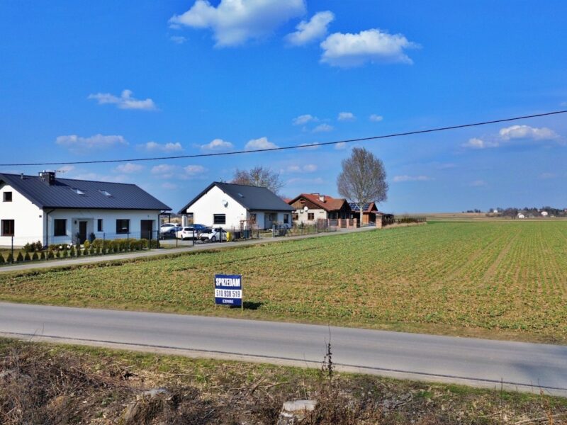 Krężnica Jara - działka na sprzedaż