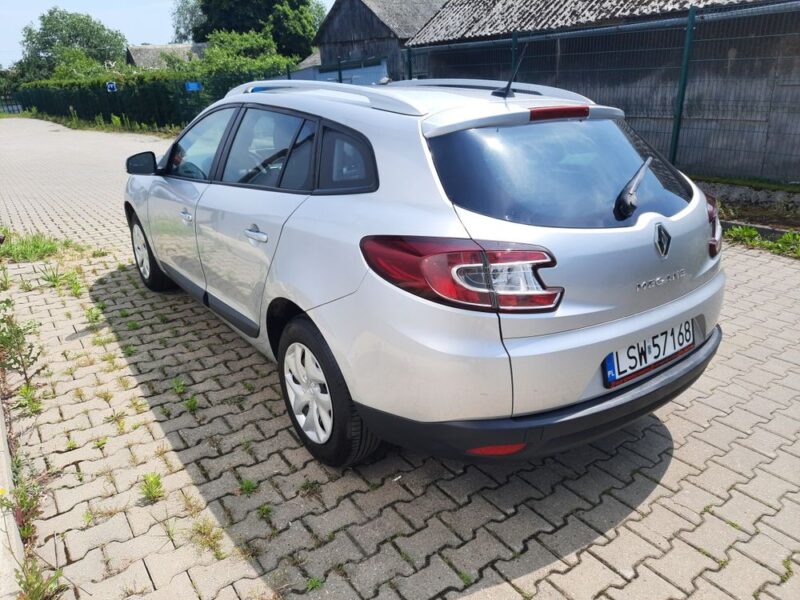 1.6 benzyna 6 biegów navi zarejestrowany ważne opłaty