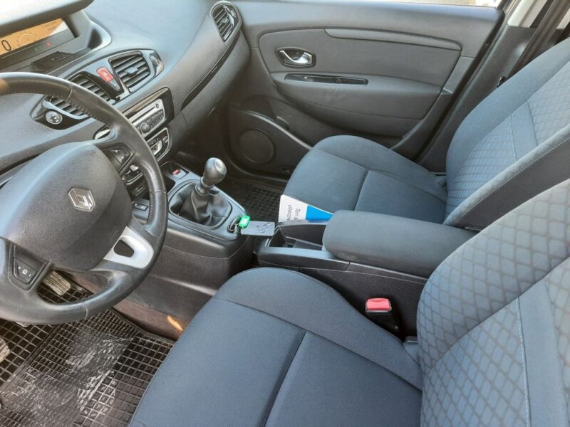1.6 benzyna gaz mały przebieg 162TYS ważne opłaty
