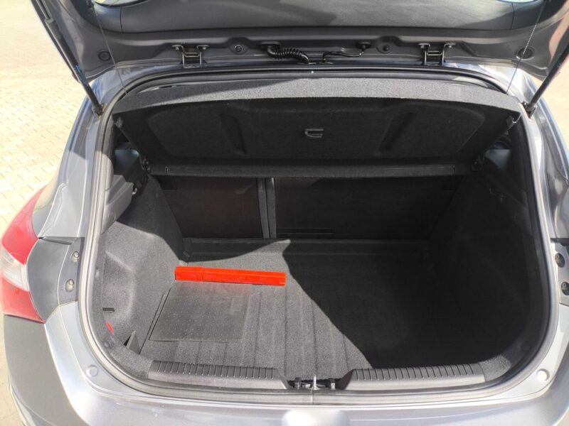Hyundai i30 1.4 100KM**Czujniki park. P+T**Tempomat**Climatronic**