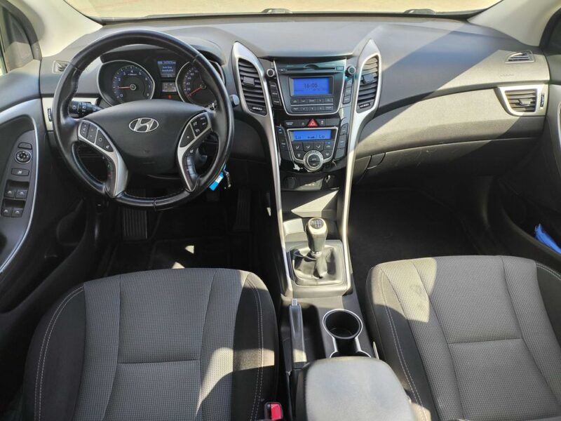 Hyundai i30 1.4 100KM**Czujniki park. P+T**Tempomat**Climatronic**