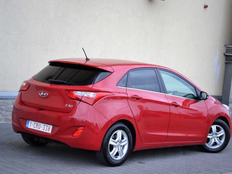 Hyundai i30 1.6CRDi 110KM**Klimatyzacja**Bluetooth**AUX/USB**DRL