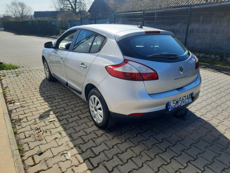 Ładny stan 1.6 benzyna klimatyzacja ważne opłaty