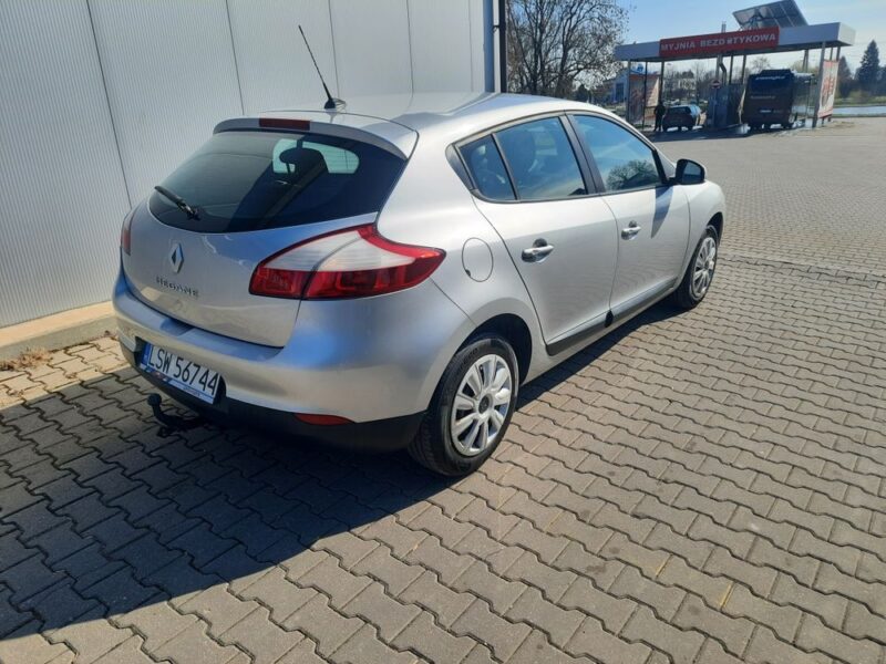 Ładny stan 1.6 benzyna klimatyzacja ważne opłaty
