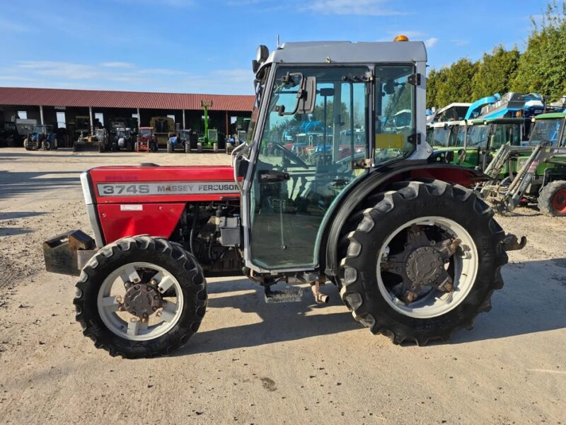 Massey Ferguson 374S