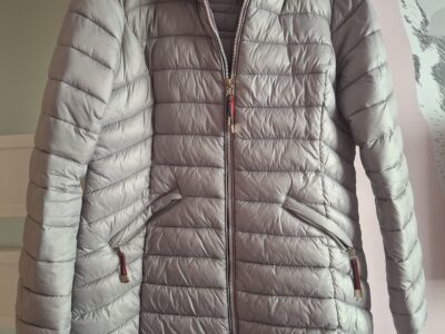 Damska kurtka monnarii na szczupłą osobę