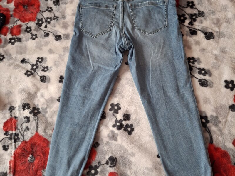 Sprzedam damskie spodnie