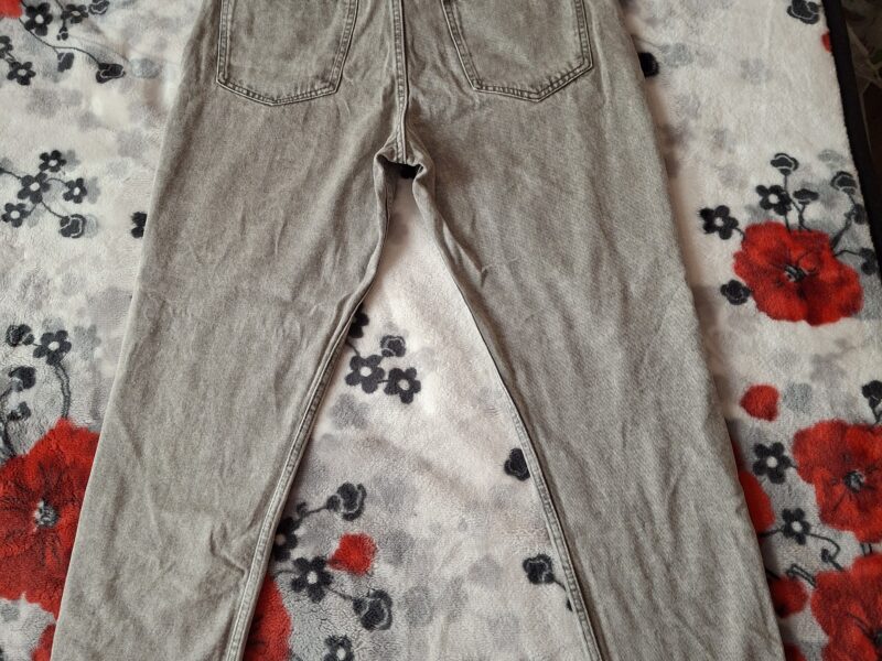 Damskie spodnie w kolorze szarym