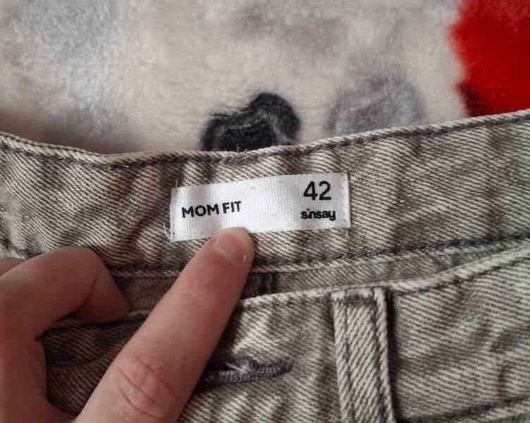 Damskie spodnie w kolorze szarym