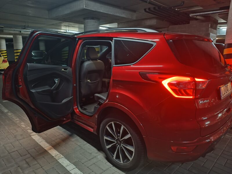 Ford Kuga 2019 r. 150 Km, 1498 cm3, benzyna, manualna, stan idealny