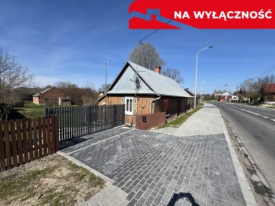 Drewniany dom na działce w Świeciechowie Dużym.