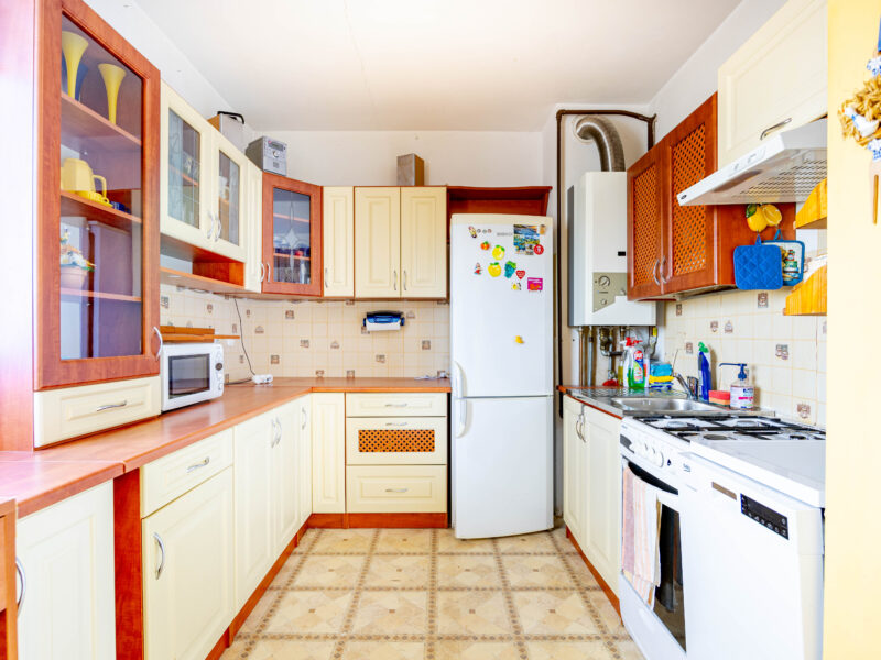 2 pokoje + osobna kuchnia, duży balkon, Turka