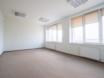 Biuro: winda, parking.