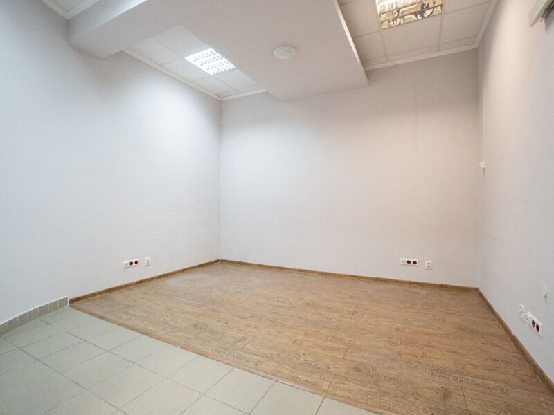 Lokal użytkowy -usługi/biuro. Parter. Parking.
