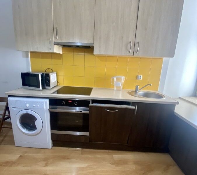 Mieszkanie w centrum dla 8 osób - wynajem 700zł/os
