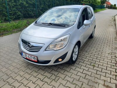 Opel Meriva 1.4 benzyna klimatyzacja mały przebieg ważne opłaty