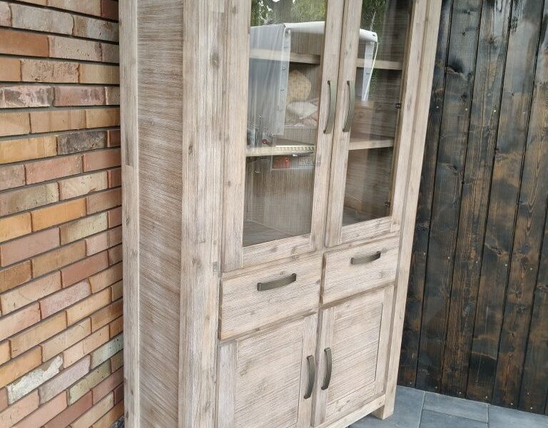 Witryna akacjowa / biblioteka