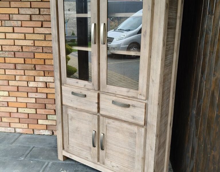 Witryna akacjowa / biblioteka