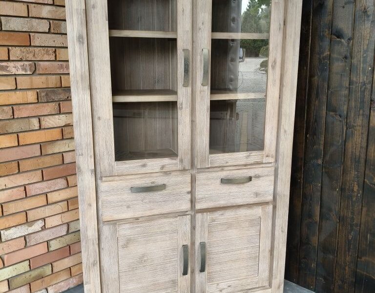 Witryna akacjowa / biblioteka