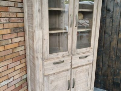 Witryna akacjowa / biblioteka