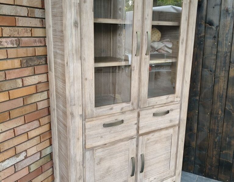 Witryna akacjowa / biblioteka