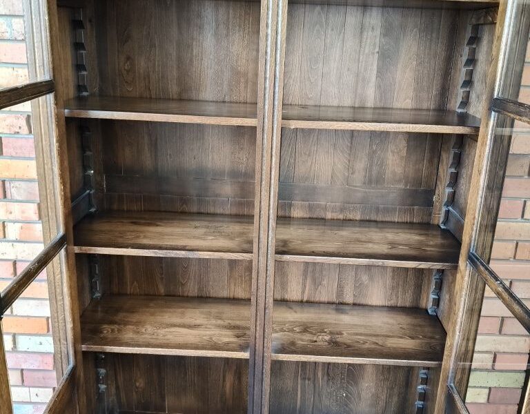 Witryna dębowa / biblioteka