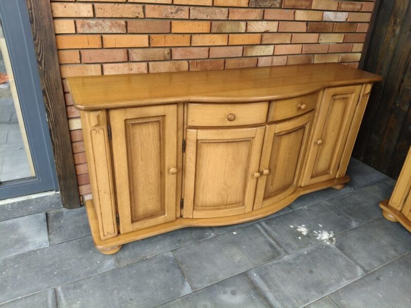 Zestaw mebli dębowych / komoda + kredens