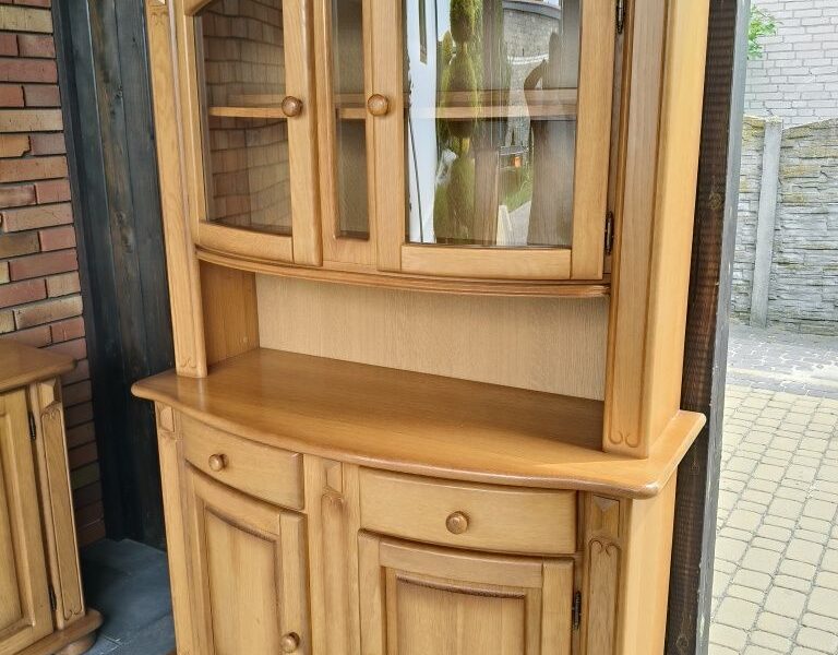 Zestaw mebli dębowych / komoda + kredens